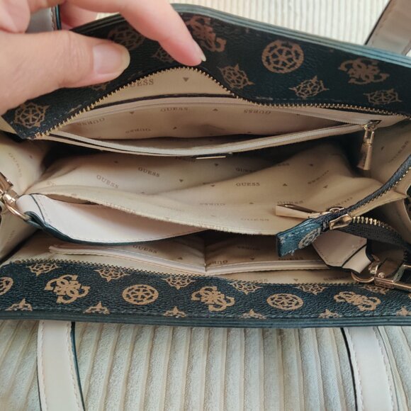 large "graffitied" punk rock vibes Guess handbag in GREAT CONDITION - Picture 8 of 8